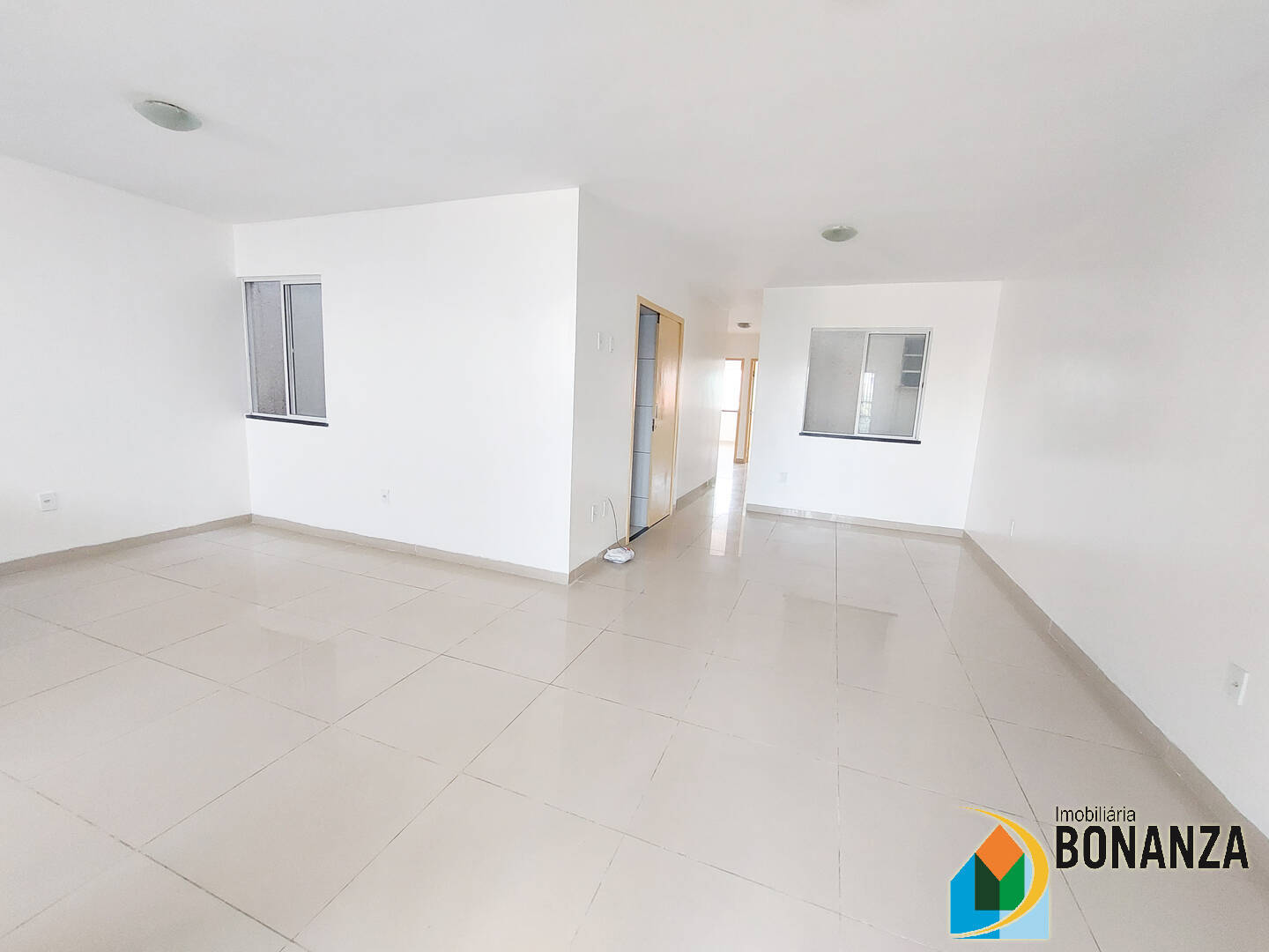 Casa para alugar com 3 quartos, 110m² - Foto 2