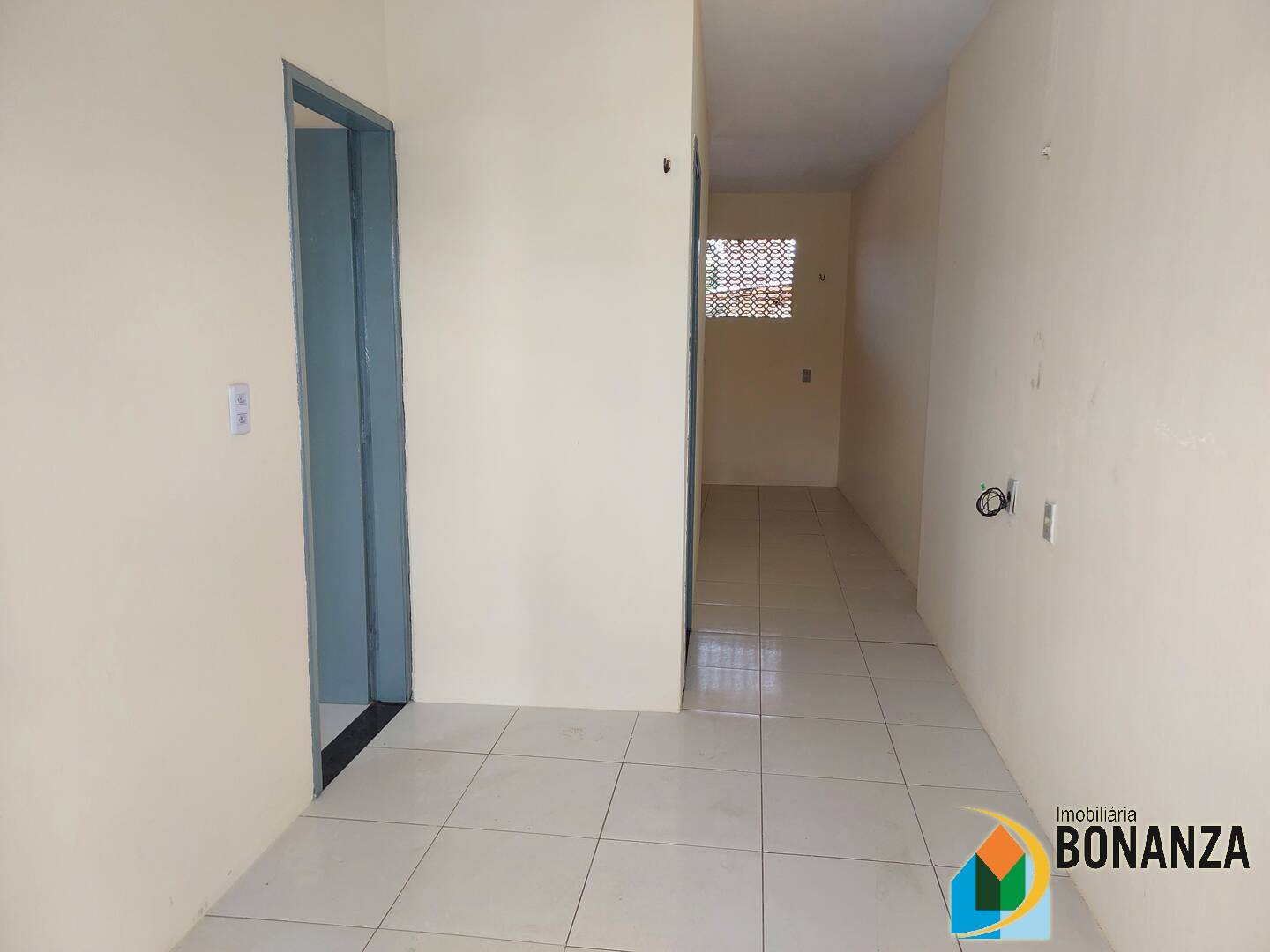 Casa para alugar com 2 quartos, 40m² - Foto 2