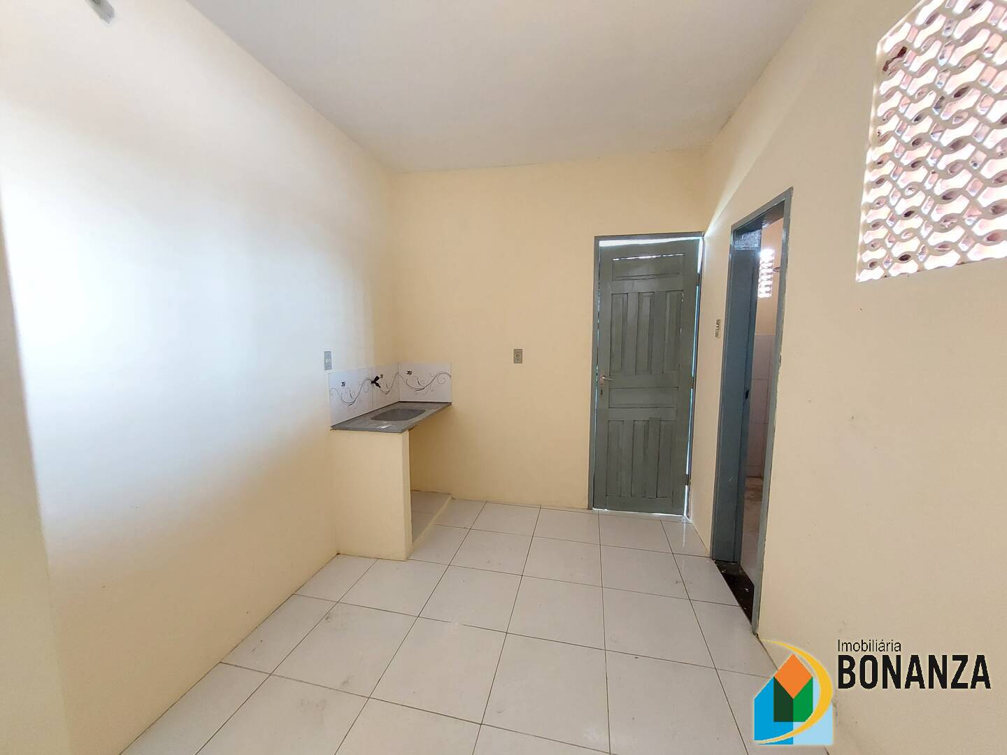 Casa para alugar com 2 quartos, 40m² - Foto 4