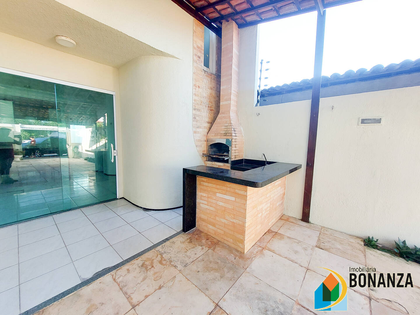 Casa para alugar com 3 quartos, 150m² - Foto 2